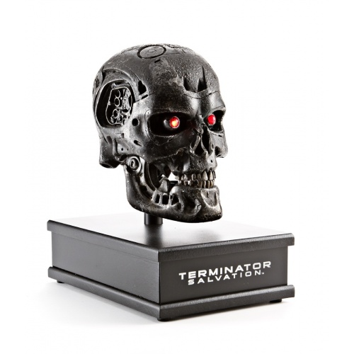 Hero T-700 Endoskull Head Prop w/light-up Eyes - Terminator Salvation at